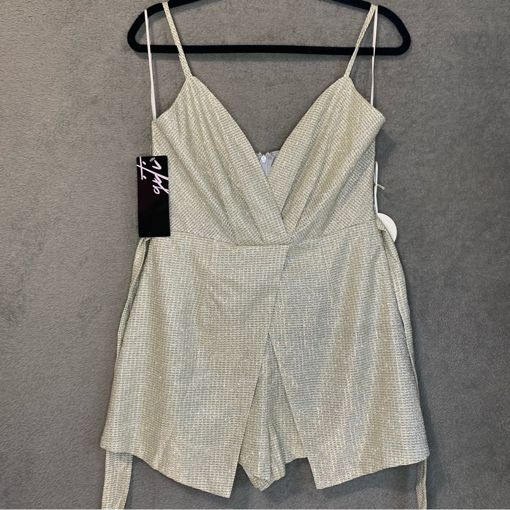 Elegant Champagne Metallic V-Neck Wrap Romper Womens Sz M Playsuit One Piece